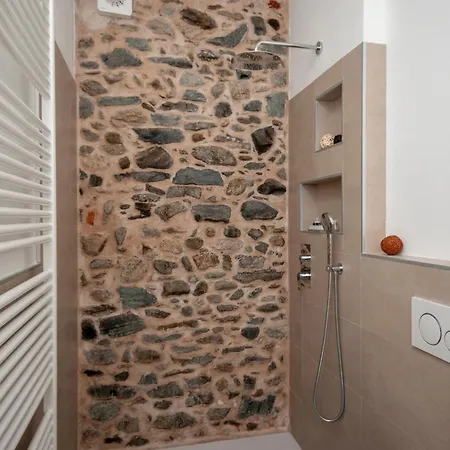 Casa Tabarini Gæstehus Pettenasco